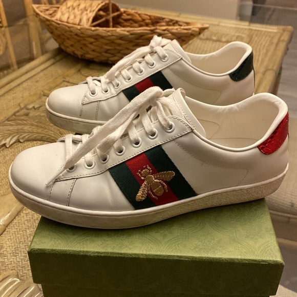Gucci Womens Ace Sneakers, size
9.5 - 10, barely worn, in box, new laces - Picture 1 of 8